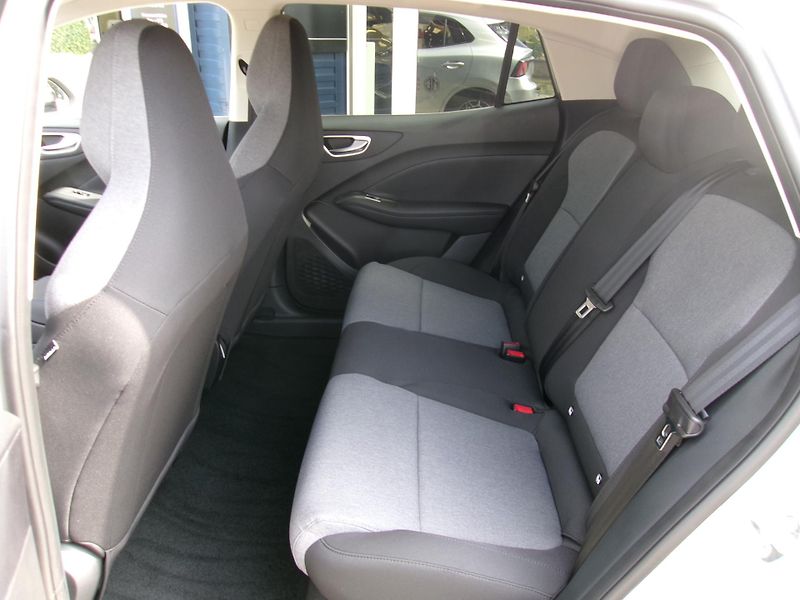 MG MG4 URBAN EV Preimum 54kWh - fotka 8 z 17
