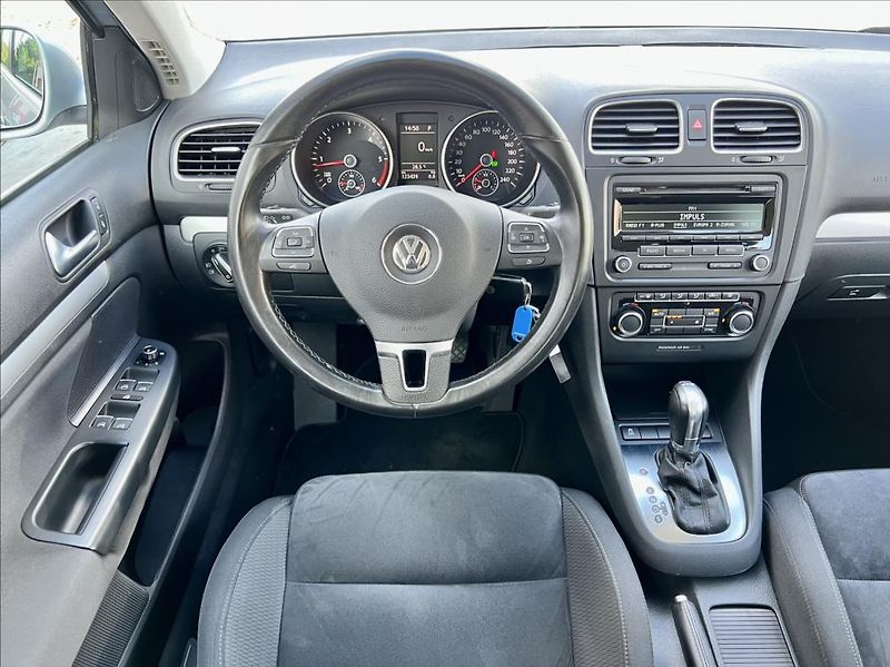 Volkswagen Golf 1,6 TDI  HIGHLINE*DSG*ZÁRUKA - fotka 23 z 40