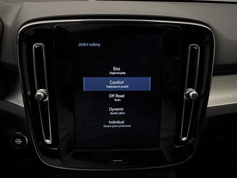 Volvo XC40 T5 AWD MOMENTUM PRO AUT - fotka 38 z 41