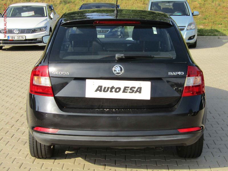 Škoda Rapid (2015) 1.6TDi, AC, temp - fotka 5 z 16