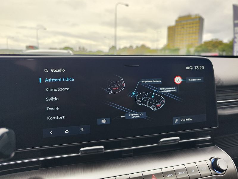 Hyundai Kona 1.6 T-GDI/145kW Smart - fotka 17 z 32