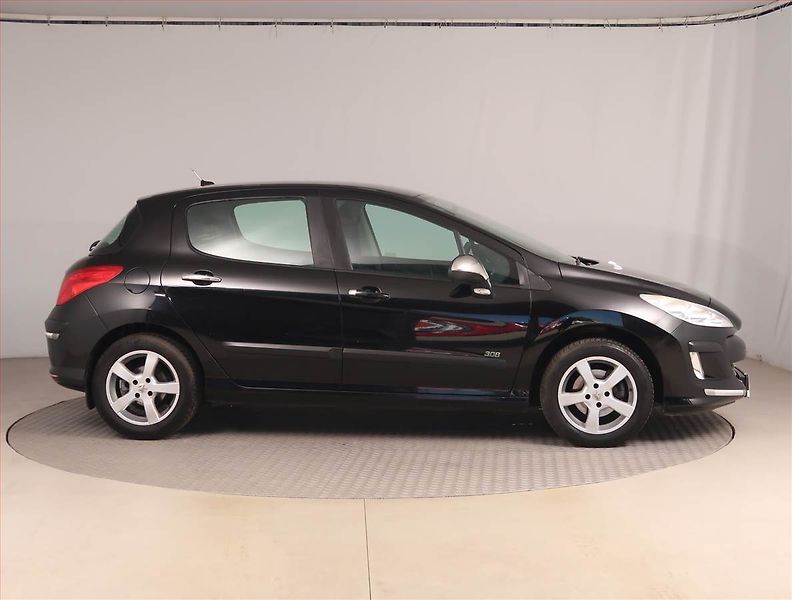 Peugeot 308 (2010) 1.4 VTi - fotka 6 z 15