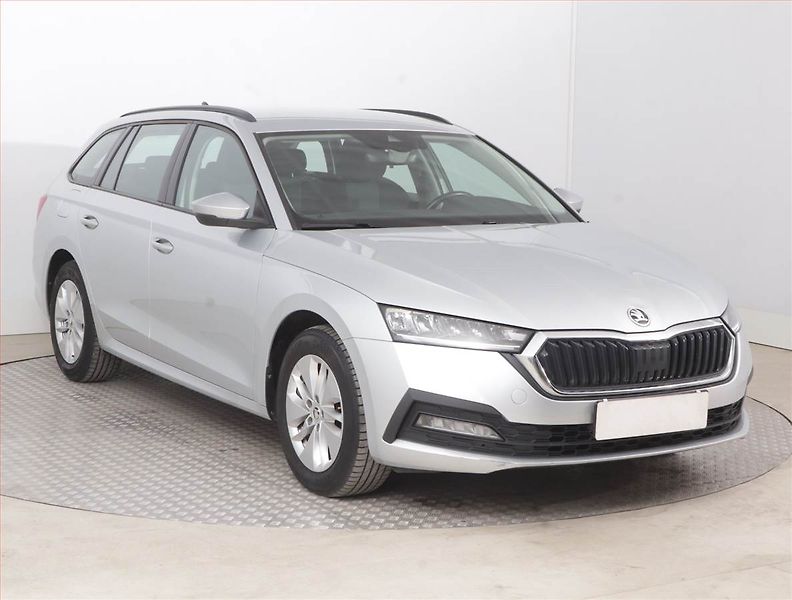 Škoda Octavia (2023) Ambition 2.0 TDI, ČR,1.maj - fotografie inzerátu