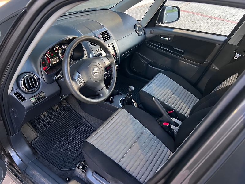 Suzuki SX4 1,6 VVti-VÝHŘEV.S-ALU - fotka 12 z 34