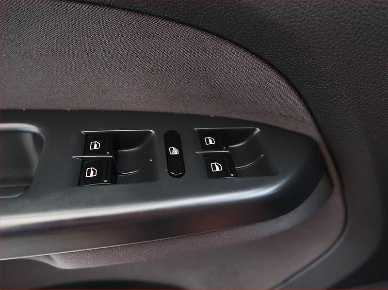 Volkswagen Touran (2012) 1.6 TDI, Serv.kniha, Tempomat - fotka 15 z 15