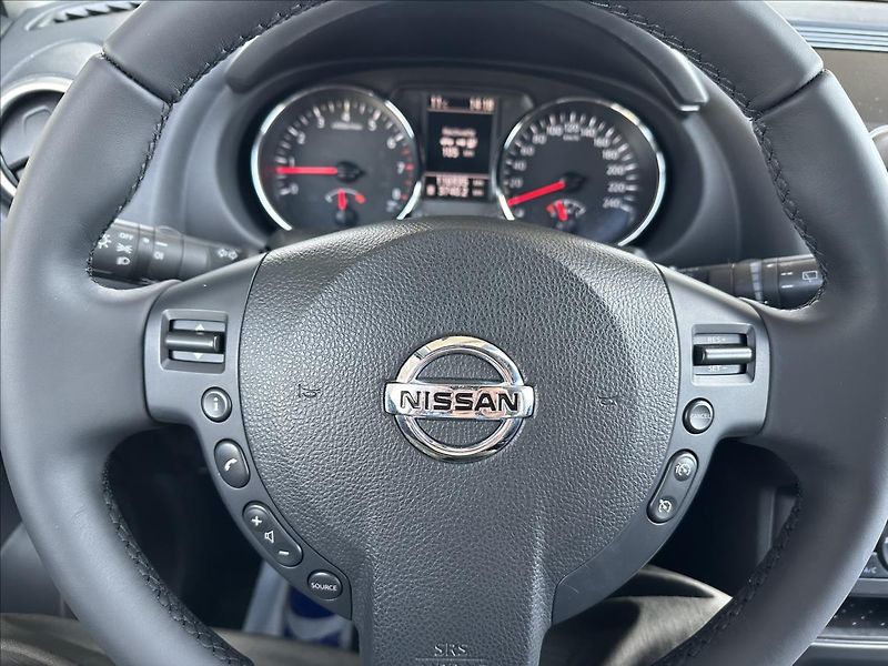 Nissan Qashqai 2,0 +2 4x4 7.Míst - fotka 18 z 25