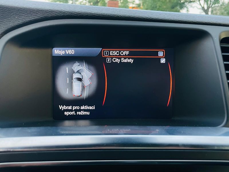 Volvo V60 2.0D3 5VÁLEC SERVISKA TAŽNÉ - fotka 42 z 45