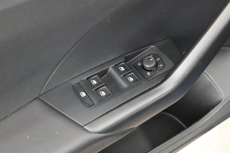 Volkswagen T-Cross (2023) Life 1.0 TSI, Navi - fotka 12 z 18