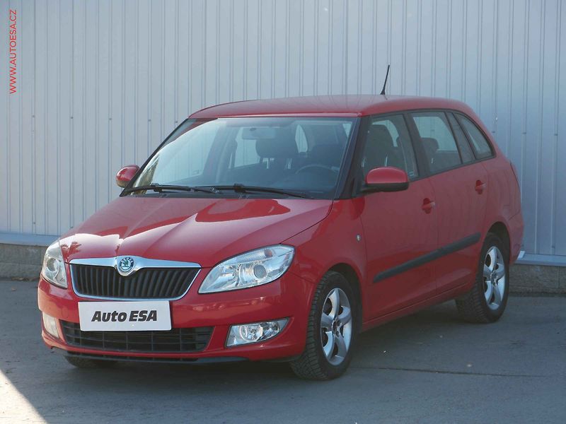 Škoda Fabia (2011) 1.2TSi, 2.maj,ČR, Elegance - fotka 3 z 16