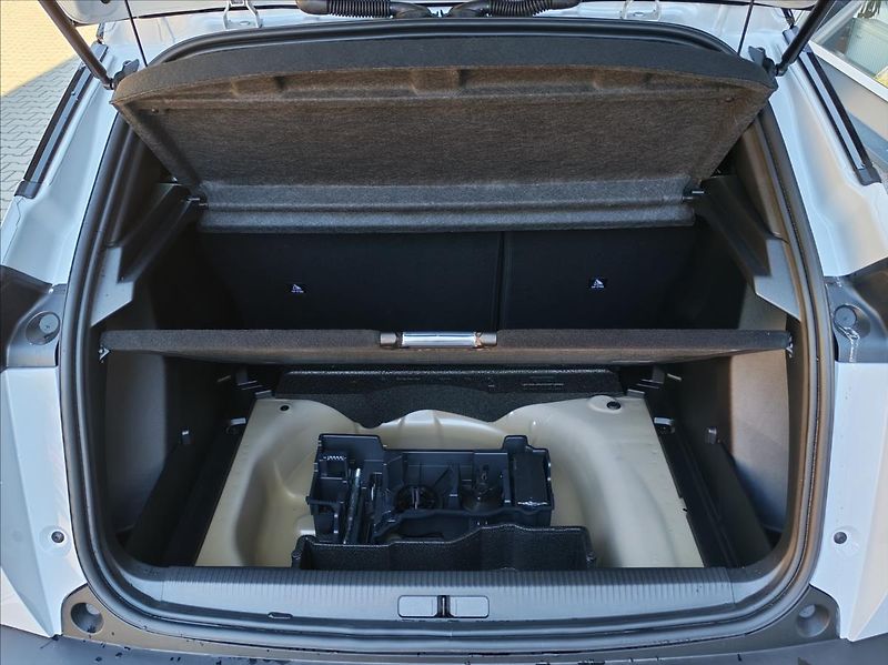 Peugeot 2008 (2026) 1,2 2008 GT Hybrid 145 e-DCS6 - fotka 10 z 17