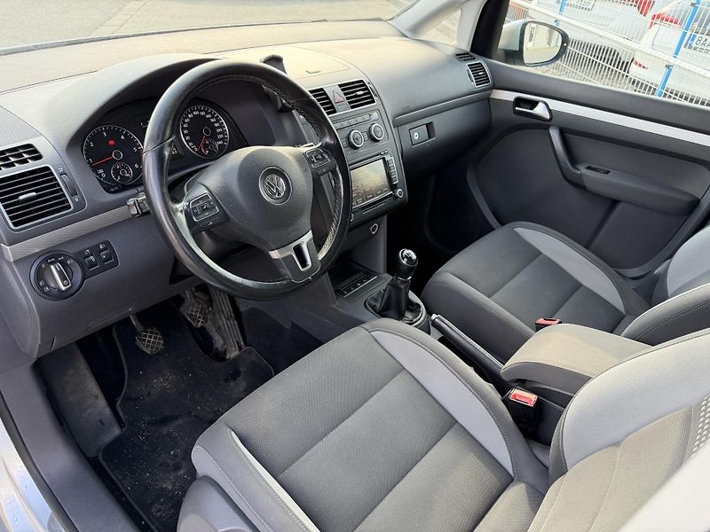 Volkswagen Touran 1,6 TDi/77kW - Webasto,TZ,... - fotka 14 z 60