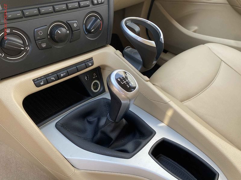 BMW X1 (2021) 2.0i sDrive18i, AC, výhřev - fotka 16 z 16