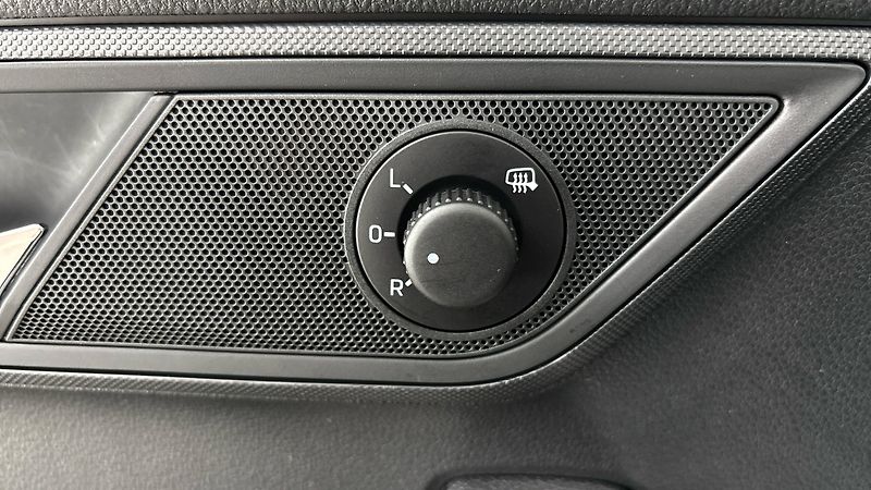Škoda Fabia 1.0 TSI Ambition Combi - fotka 21 z 23