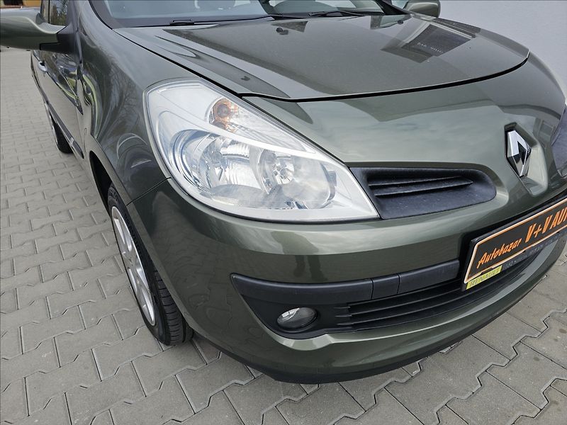 Renault Clio 1,2 i 55KW Grandtour klima ALU - fotka 31 z 35