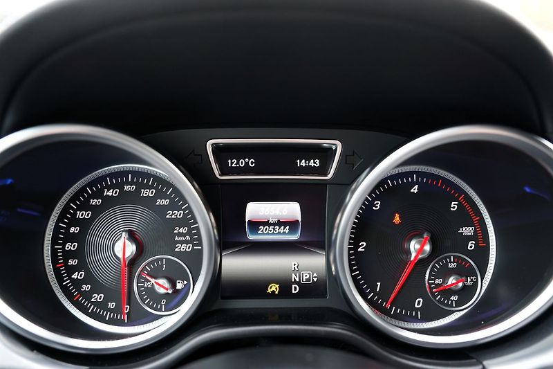 Mercedes-Benz GLS 350d 4Matic, ČR, 7 míst - fotka 44 z 50