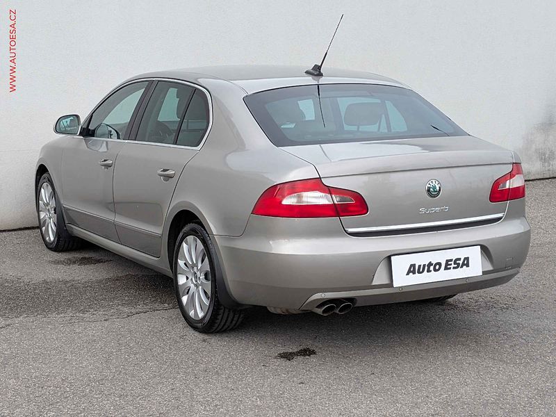 Škoda Superb (2009) 2.0 TDi, 2.maj, Elegance - fotka 4 z 17