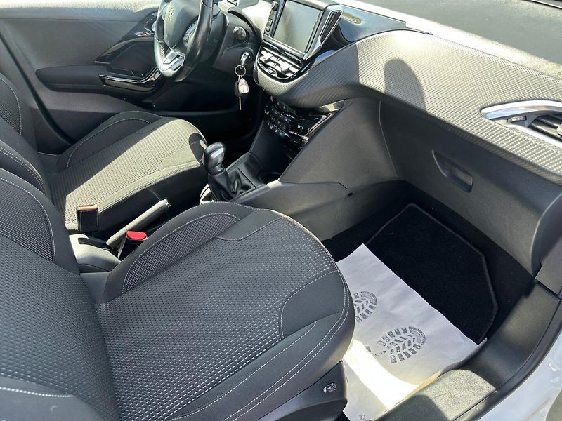 Peugeot 208 (2017) Style - fotka 13 z 22