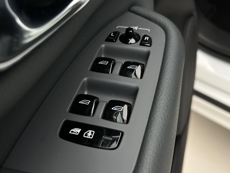 Volvo XC90 B5 AWD MOMENTUM PRO 7 MÍST - fotka 43 z 44