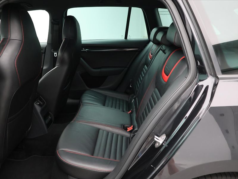 Škoda Octavia 2,0 TDi 4x4 DSG RS CZ - fotka 13 z 30