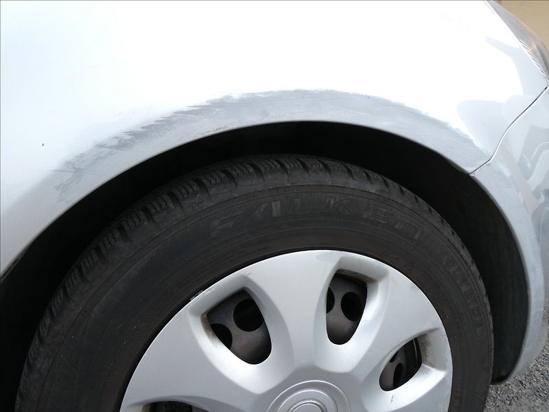 Opel Corsa 1,4 16V 74kW, drobné vady laku - fotka 16 z 42