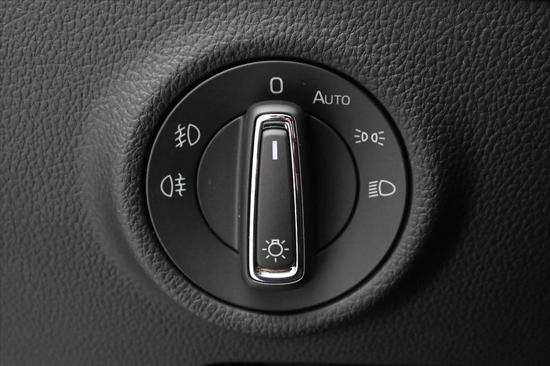 Škoda Superb 2,0 TDI 110kW DSG Style Záruka - fotka 21 z 24