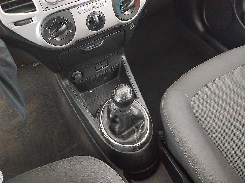 Hyundai i20 (2012) 1.2, ČR,1.maj - fotka 13 z 15