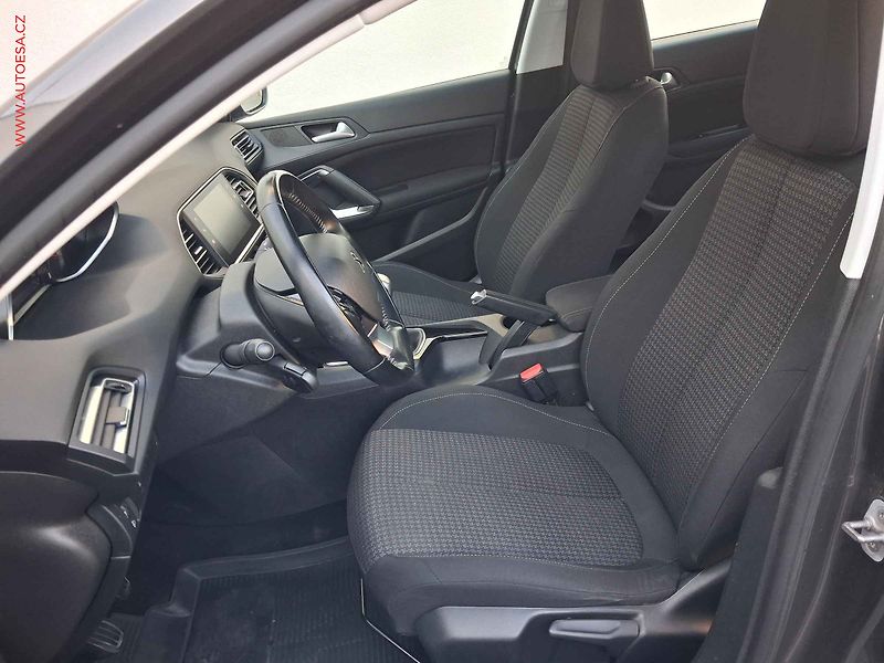 Peugeot 308 (2018) 1.6HDi, ČR, AC - fotka 9 z 16