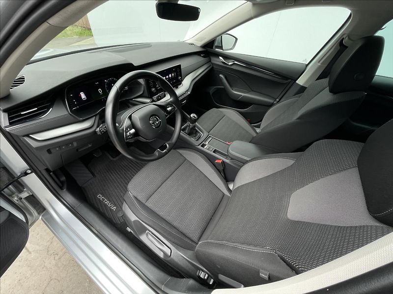 Škoda Octavia 2,0 TDI Combi Ambition Plus - fotka 5 z 24