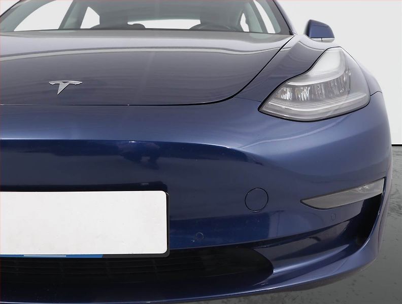 Tesla Model 3 (2019) Long Range 4WD 78kWh, SoH 84% - fotka 16 z 23