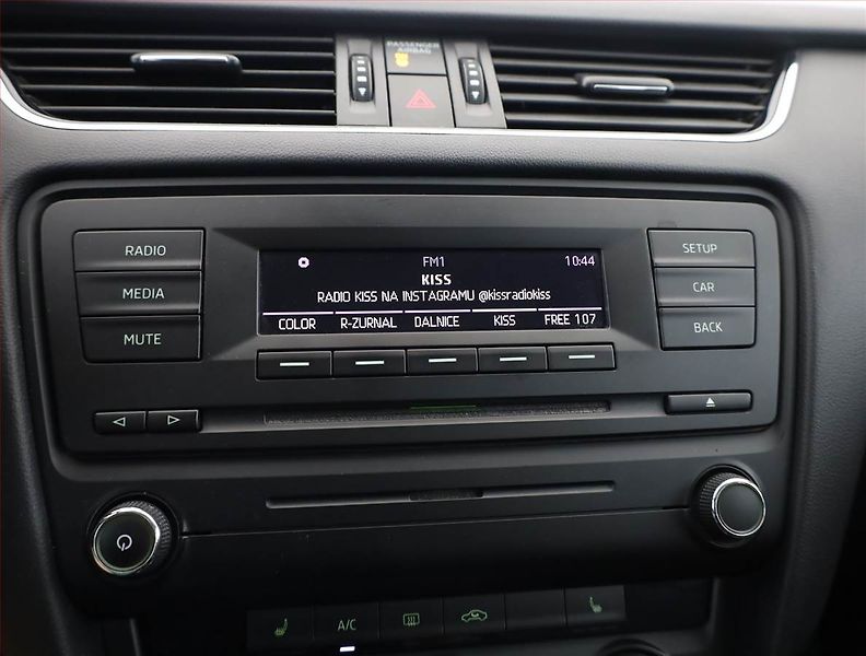 Škoda Octavia (2013) Ambition 1.6 TDI, Serv.kniha - fotka 10 z 17