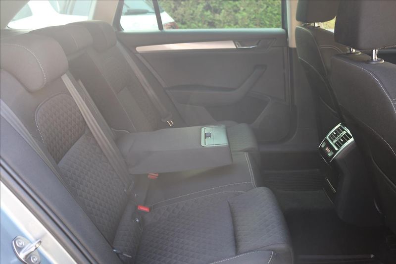 Škoda Superb 2,0 TDi, DSG , 4x4 - fotka 41 z 52