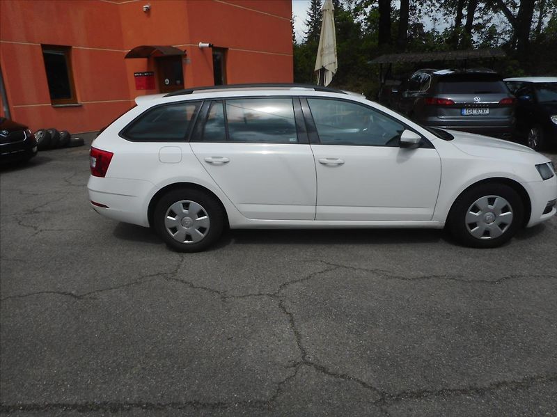 Škoda Octavia 1,6 TDi - fotka 4 z 22