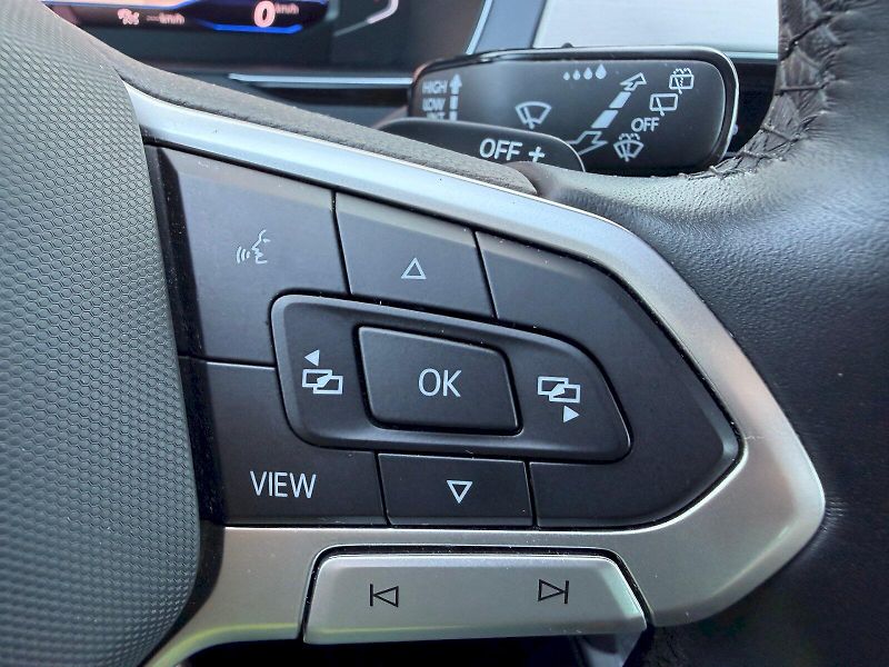 Volkswagen Passat (2021) 2.0 TDI 110kW R-LINE - fotka 13 z 35