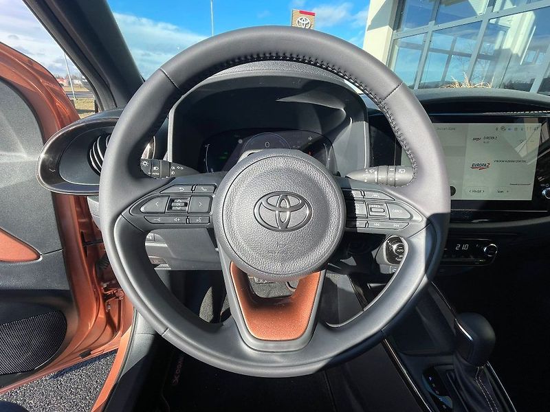 Toyota Aygo 1.5 Hybrid Automat Executive - fotka 23 z 28
