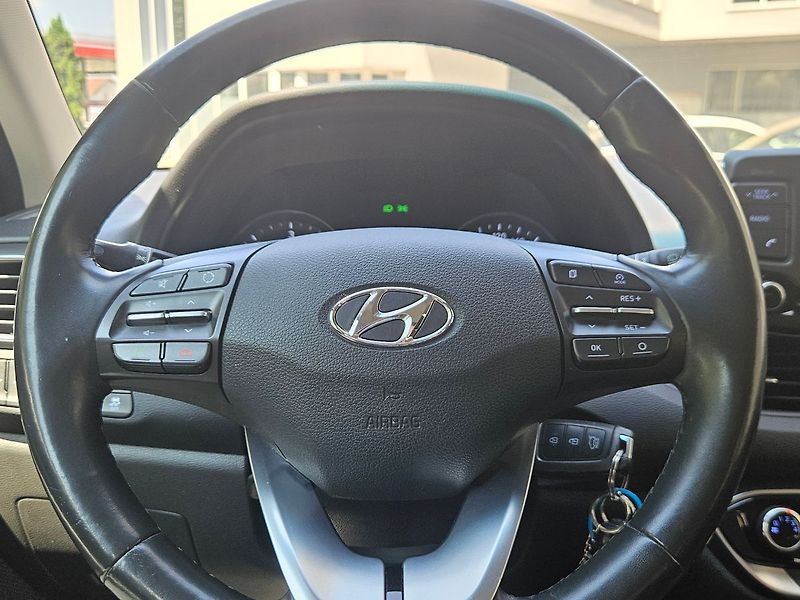 Hyundai i30 1,6 CRDi DPH Trikolor Comfort - fotka 16 z 36