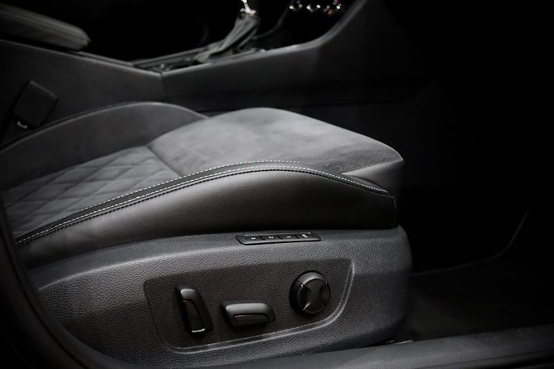 Škoda Superb 2.0 TSI 162 kW DSG Sportline - fotka 18 z 50