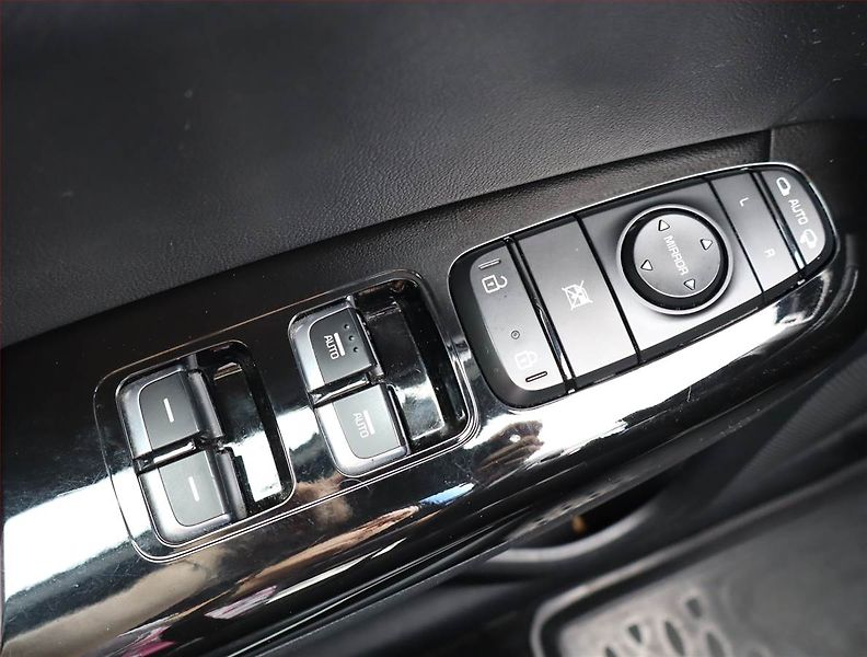 Kia Sportage (2018) 1.6 T-GDI, 4X4, Automat, Kůže - fotka 18 z 29