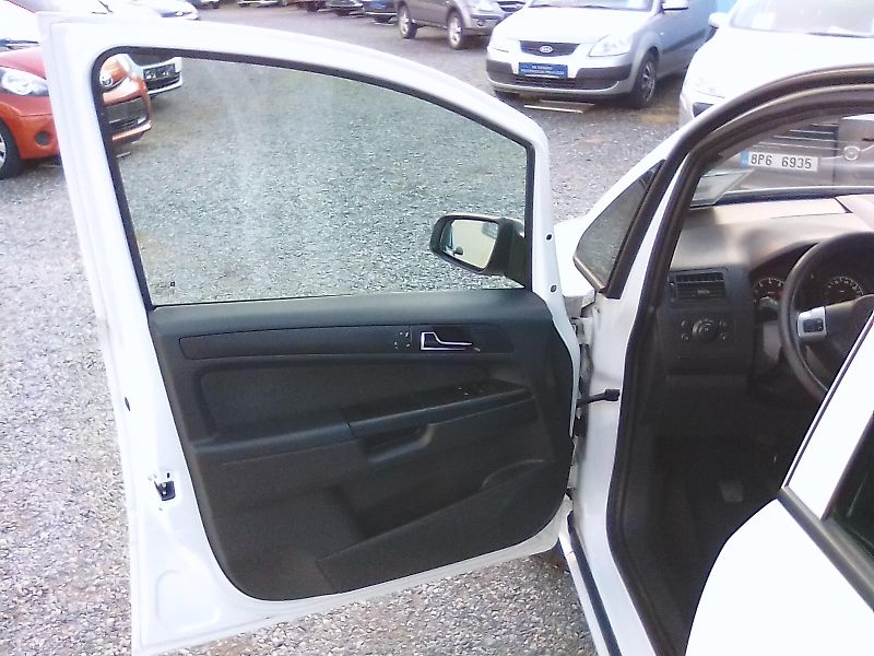 Opel Zafira (2009) 1.6i 16V, 7míst, 2.majitel - fotka 16 z 29