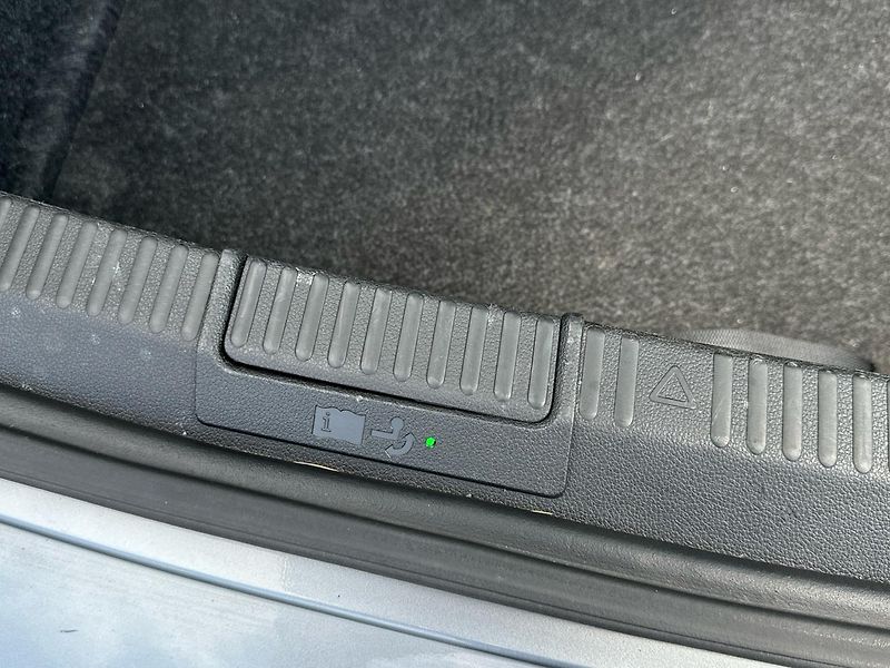 Škoda Superb 2.0 TDI LK 4x4 DSG - fotka 21 z 30
