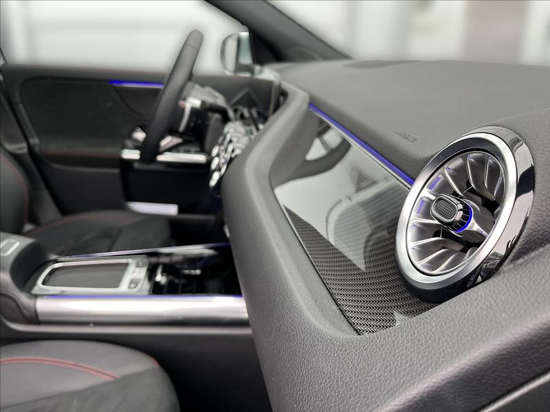 Mercedes-Benz GLA 200 d 4MATIC AMG Style Edition - fotka 17 z 21