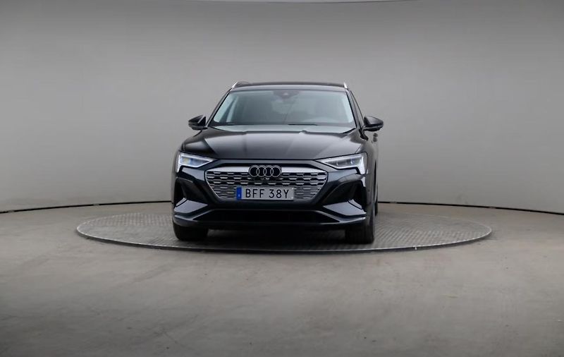 Audi Q8 e-tron 50 Q 360kam Pano Matrix BLIS - fotka 3 z 23