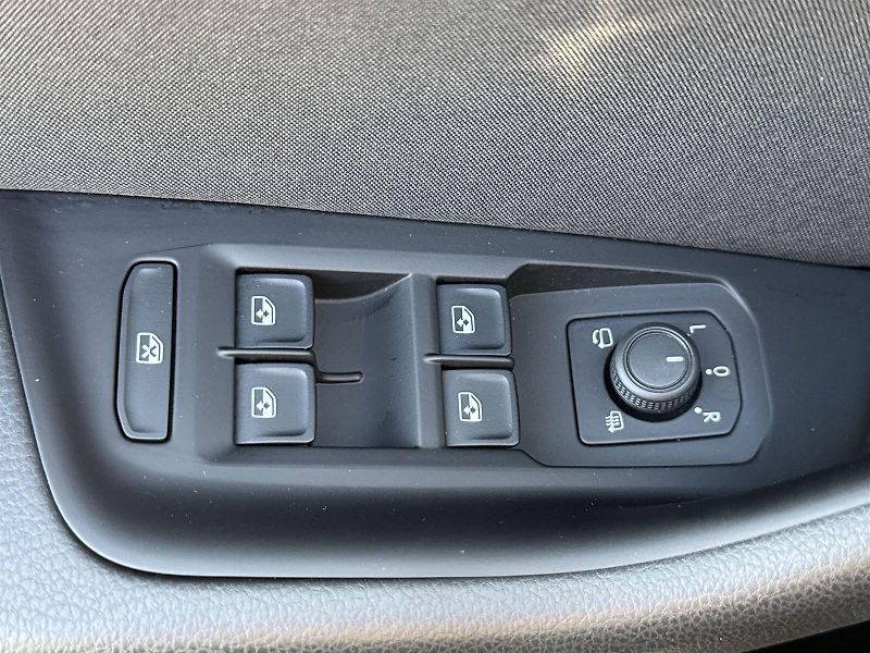 Volkswagen Passat (2023) Variant 2.0 TDI 4x4 DSG Busine - fotka 11 z 34