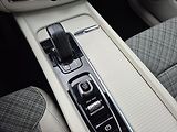Volvo XC60 2,0 B4 AWD MOMENTUM+ - náhled 18