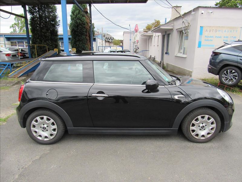 Mini Cooper 1,5 i 100kW - fotka 8 z 34