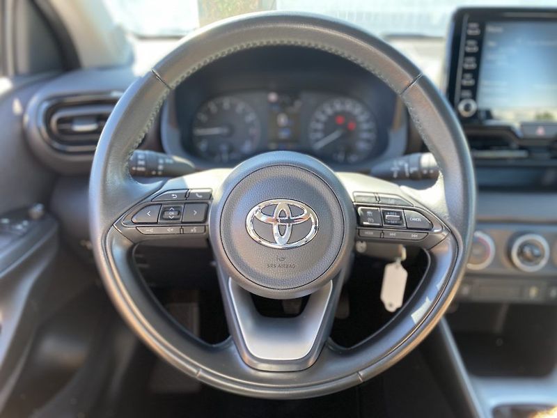 Toyota Yaris 1.5i, ČR-1m, ComTech, DPH - fotka 13 z 26