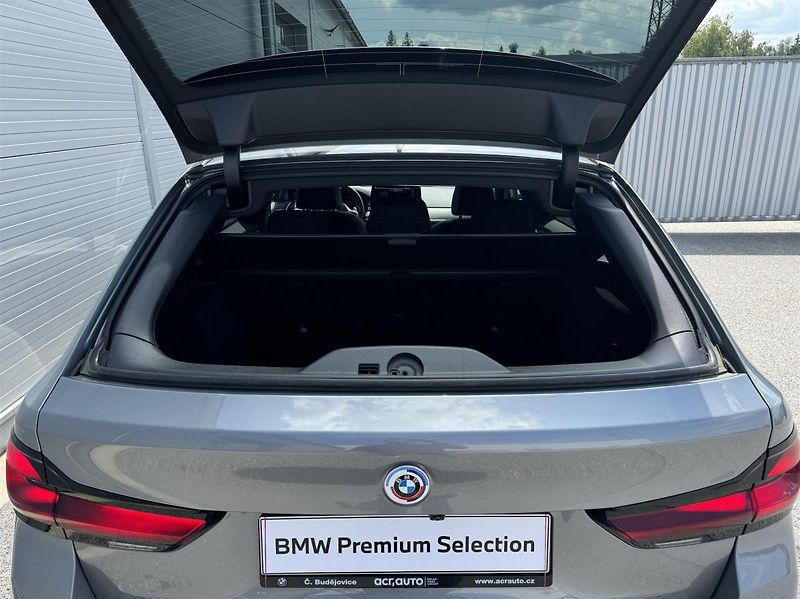 BMW Řada 5 520d xDrive Touring - fotka 16 z 17
