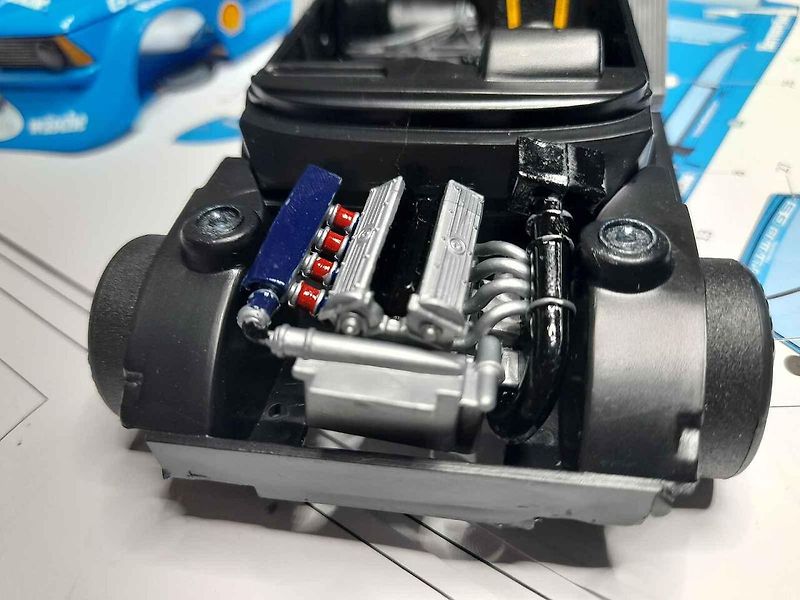 Model vozu BMW 320Gr.5 v měřítku 1:24 od firmy Italeri připomíná tragický osud talentovaného rakouského závodníka.