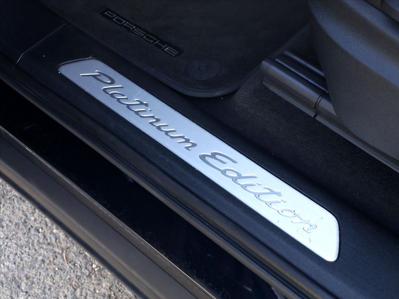 Porsche Cayenne 3,0 EHV 340kW Platinum DPH - fotka 20 z 48