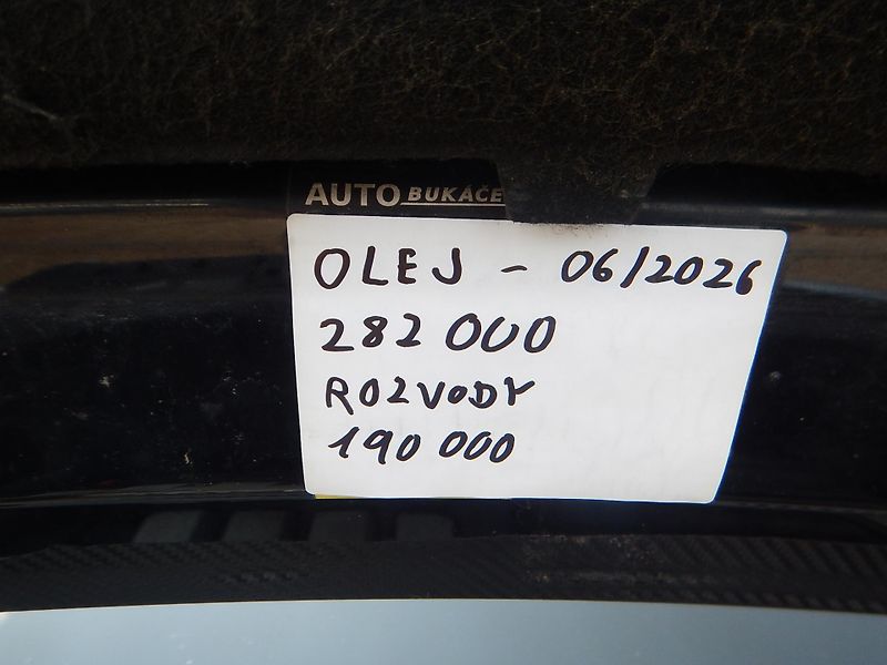Volkswagen Touran 1.9 TDI, 7 MÍST, TAŽNÉ - fotka 26 z 33