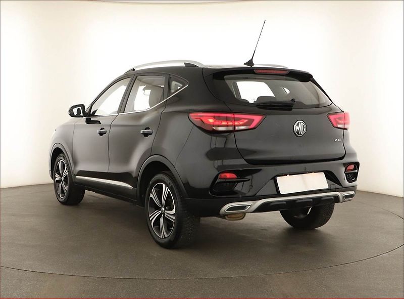 MG ZS (2022) 1.5, Tempomat, Park. senzory - fotka 4 z 13
